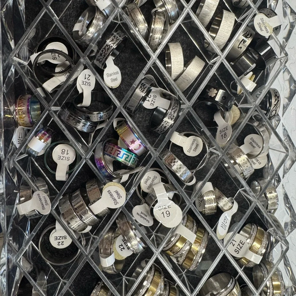 62- Rings & Band lots - Picture 2 of 3